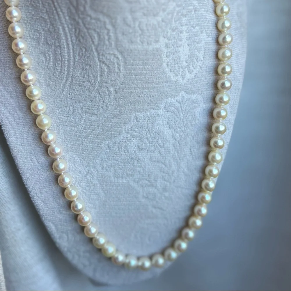 Vintage 14K yellow good clasp
8.50MM Tasaki 21” Cultured Akoya Pearl Necklace - Picture 6 of 15